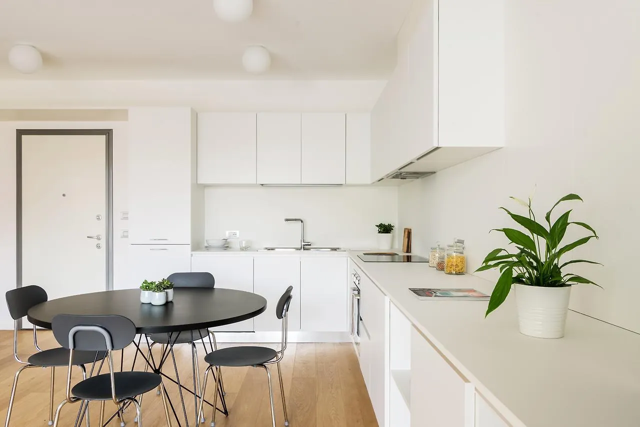 דירות מילאנו Altido Lovely 1-Bed Flat With Balcony & Free Parking 0*,  איטליה